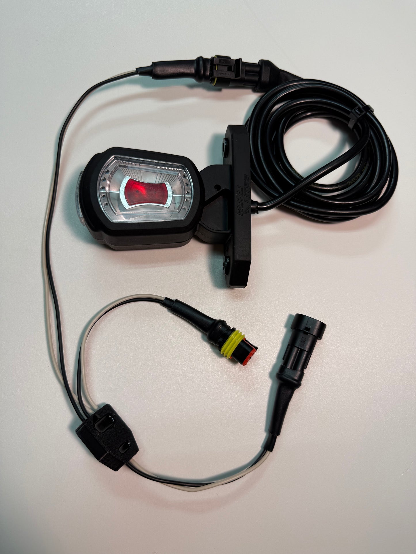 Short Arm LED Side Outline Marker Lamp Set LDCC 2776 & LDCC 2777 with cables for vehicle installation