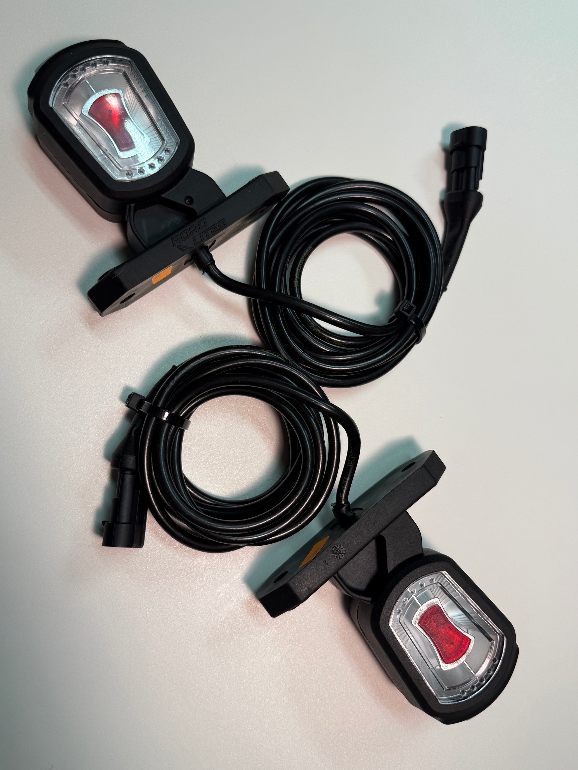 Short Arm LED Side Outline Marker Lamp Set LDCC 2776 & LDCC 2777 with cables for vehicle safety lighting.