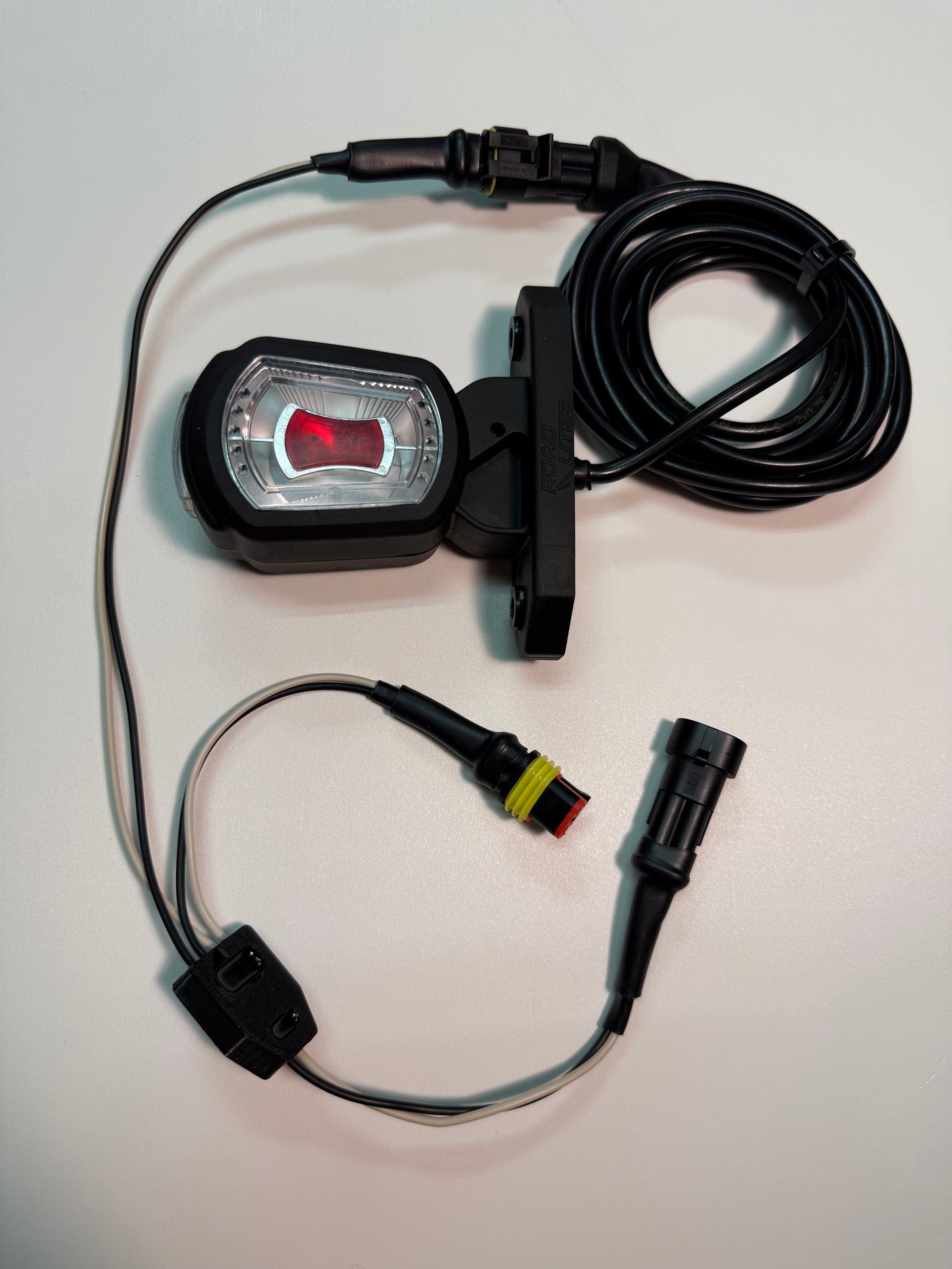 Short Arm LED Side Outline Marker Lamp Set LDCC 2776 & LDCC 2777 with cables for vehicle installation